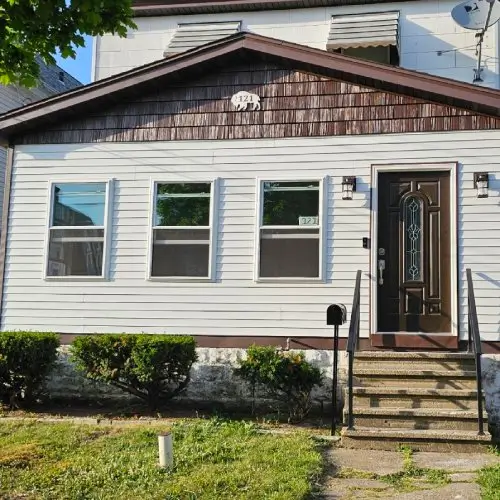 Durable and beautiful vinyl siding replacement.